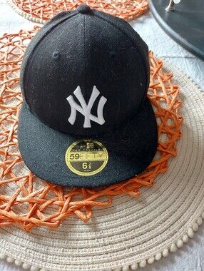 Black & White New York Yankees 59FIFTY Fitted Cap